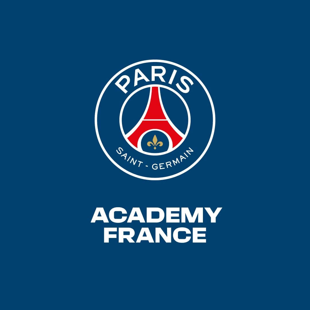O logotipo oficial da PSG Academy France representa os centros de treinamento de futebol juvenil de elite em Paris e em todas as regiões francesas; apresenta o brasão do Paris Saint-Germain e a marca "Academy France".