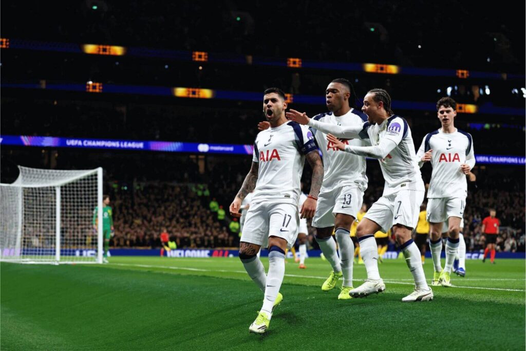 Giocatori professionisti del Tottenham Hotspur FC che rappresentano l'eccellenza calcistica ufficiale del club in Inghilterra